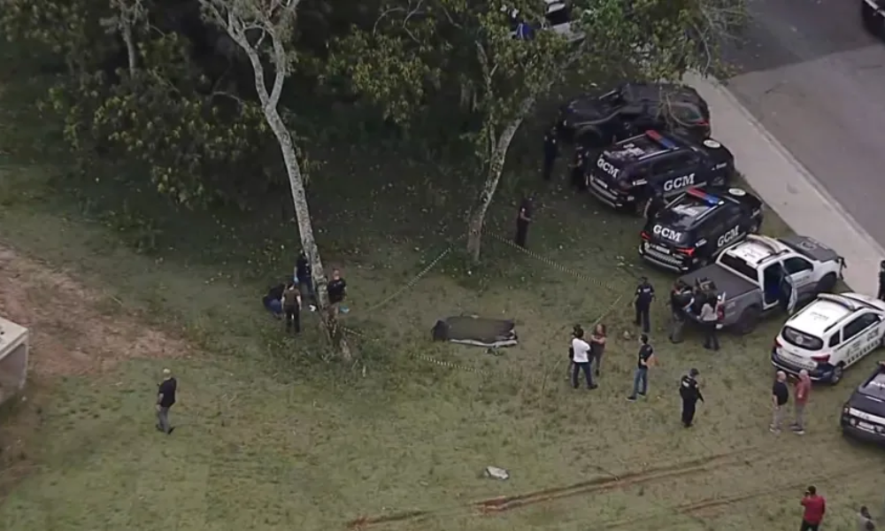 Imagem aérea mostra local onde corpo foi encontrado, na estrada ecoturística de Parelheiros, no extremo sul de São Paulo
