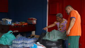 Voluntários recebem doações na Escola Municipal Murilo Mendes, no Alto do Grajaú, em Juiz de Fora - Foto: Tomaz Silva/Agência Brasil