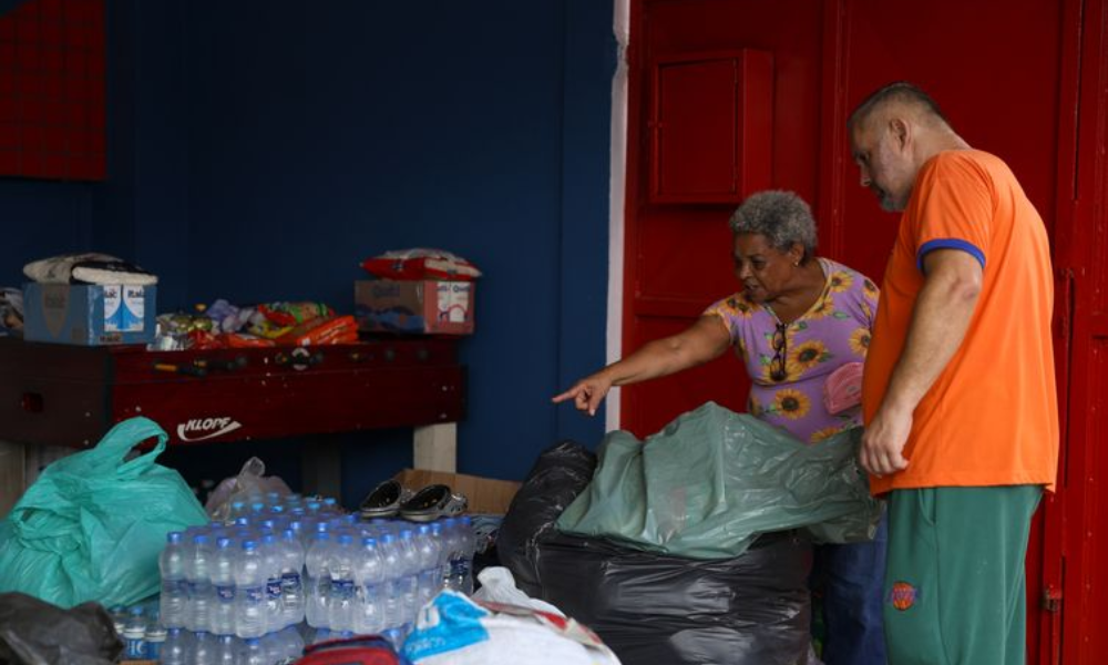 Voluntários recebem doações na Escola Municipal Murilo Mendes, no Alto do Grajaú, em Juiz de Fora - Foto: Tomaz Silva/Agência Brasil