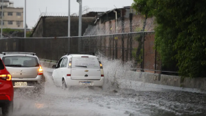 Temporal atinge o RJ e coloca cidades em alerta extremo