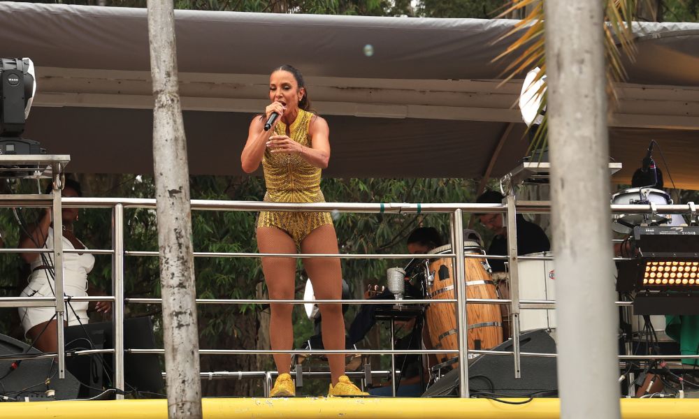 Ivete Sangalo no bloco: Quem pede pede