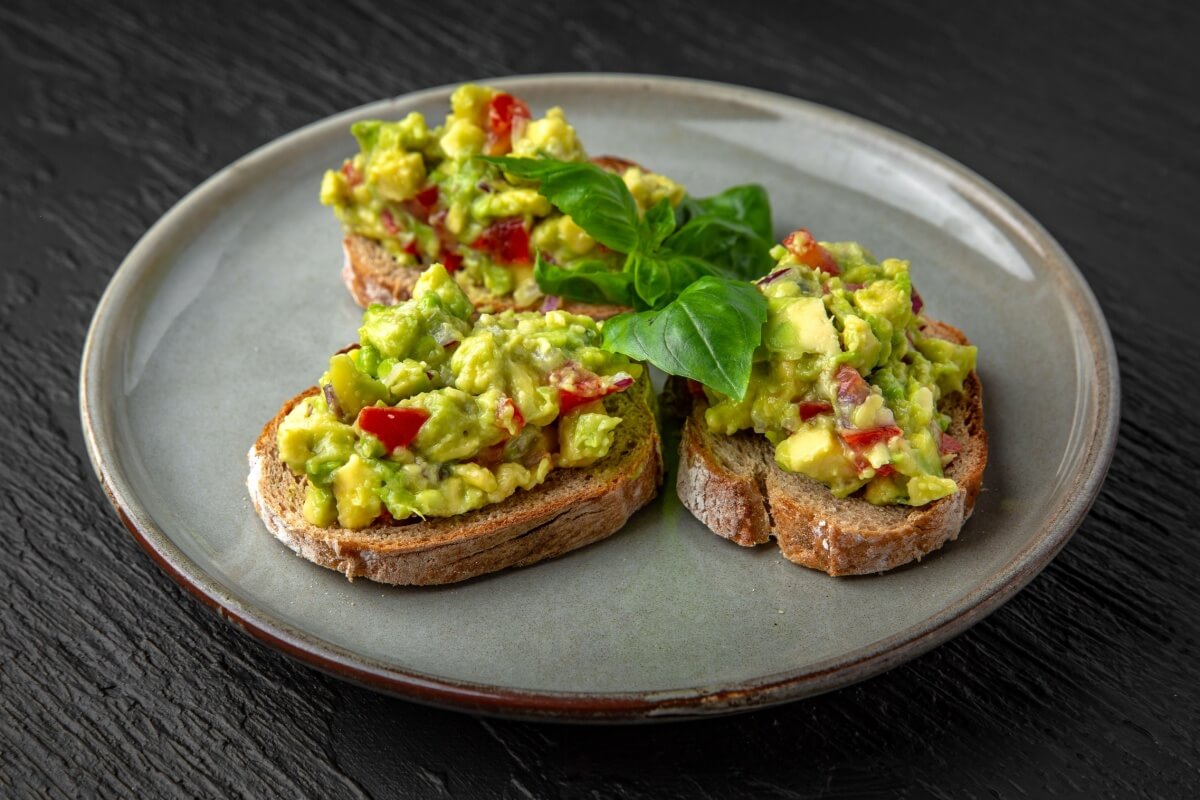 Torrada integral com guacamole 