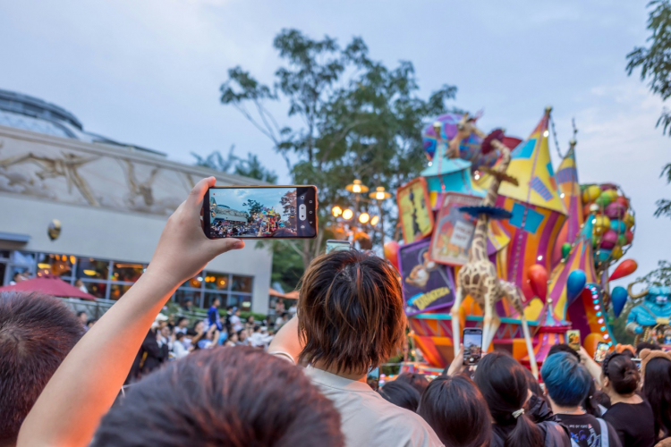 ​Carnaval blindado: o item que está salvando celulares e virou obsessão nos bloquinhos