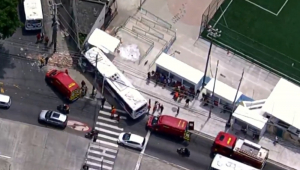 Colisão entre ônibus e BRT deixa 21 feridos no Rio de Janeiro