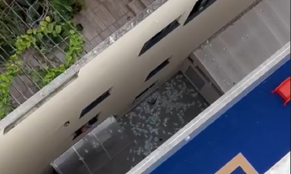 Dinheiro jogado pela janela