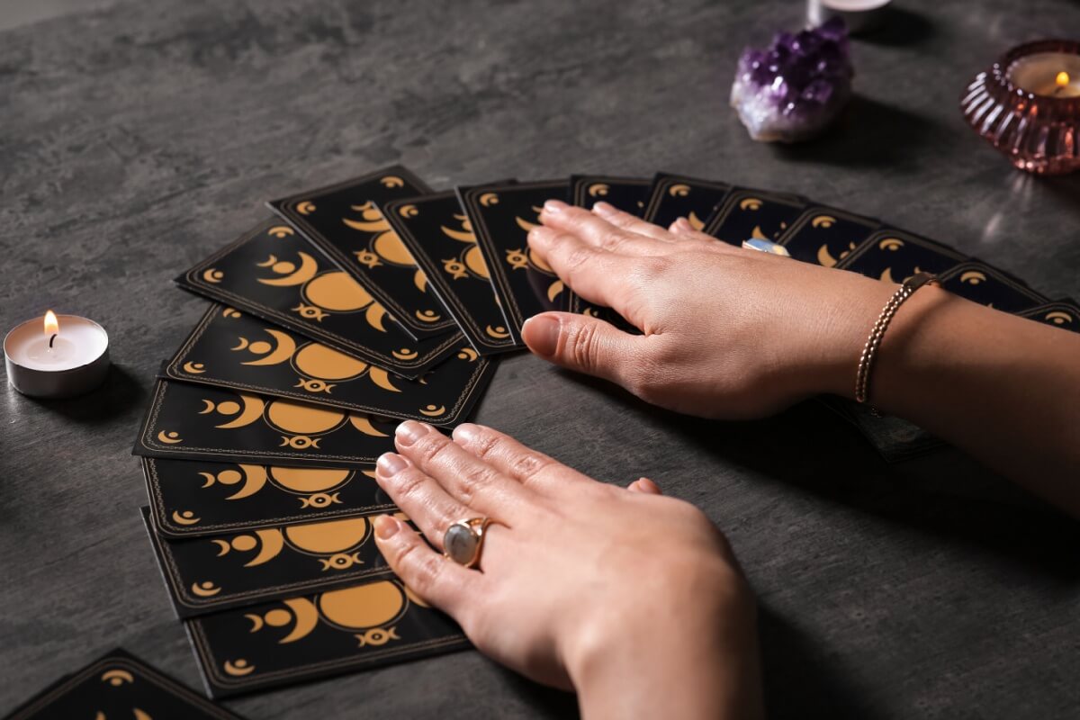 Conforme as cartas do tarot, o dia será favorável para a tomada de decisão 