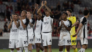 Com grande atuação de Hugo Souza, Corinthians vence Athletico-PR