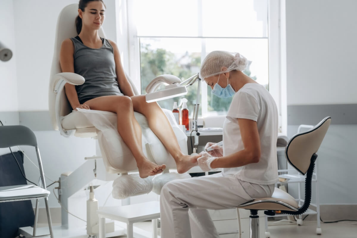 Dor persistente e inflamação frequente podem indicar necessidade de avaliação especializada 