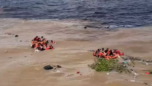 Vítimas à deriva após naufrágio no Encontro das Águas