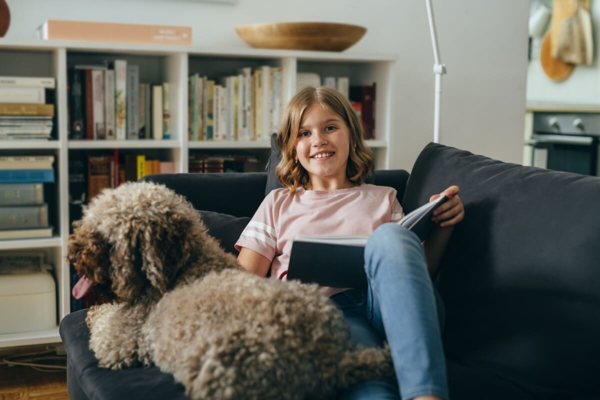O hábito da leitura entre crianças e jovens pode ser desenvolvido com pequenas mudanças na rotina 