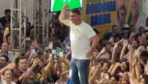 ‘Funk do 01’, dancinha e ‘todes’: Flávio tenta suavizar imagem e conquistar jovens