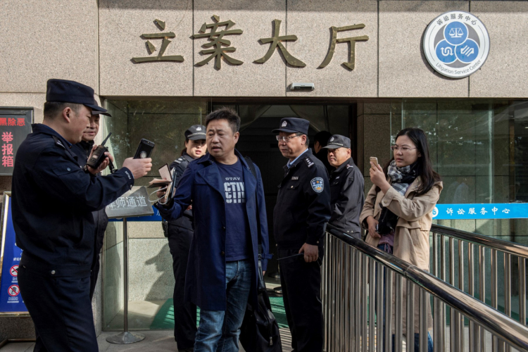Advogado que defendia ativistas cristãos é condenado à prisão na China