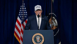 Esta captura de tela de um vídeo de oito minutos postado pelo presidente dos EUA, Donald Trump, em sua conta no X mostra Donald Trump fazendo uma declaração sobre os ataques dos Estados Unidos ao Irã, em 28 de fevereiro de 2026.