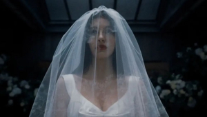 ‘Algo Horrível Vai Acontecer’: novo suspense da Netflix promete mexer com a mente do público