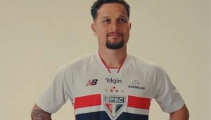 Artur exalta companheiros e torcida na chegada ao São Paulo e faz 1º treino