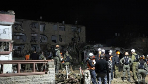 Irã ataca instalação nuclear em Israel e deixa dezenas deferidos