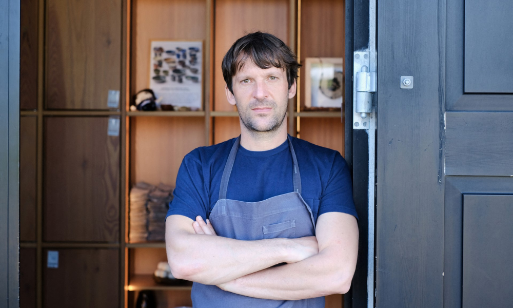 Chef Rene Redzepi, confundador do Noma, se afasta do cargo após denúncias de abusos