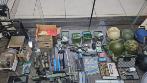 Operação cumpre mandados de prisão e de busca e apreensão em 11 estados brasileiros contra um grupo suspeito de produzir e vender peças de armas de fogo feitas em impressoras 3D, conhecidas como 'armas fantasmas'