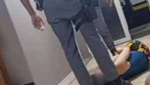 PM agride mulher com socos e chutes no litoral de SP