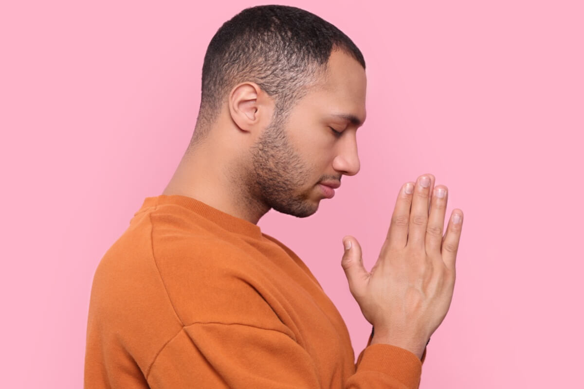 Orações para São Benjamim são uma forma de fortalecer a fé diante das dificuldades e buscar coragem para permanecer firme 