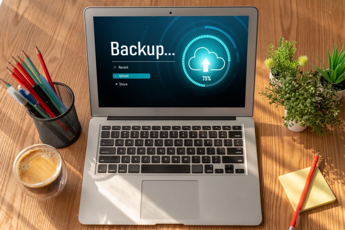 O backup ajuda a manter cópias atualizadas dos seus arquivos, protegendo contra perdas inesperadas 