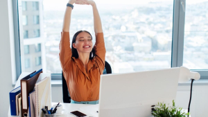 Dorsalgia: 4 dicas para evitar o desconforto na coluna no ambiente de trabalho