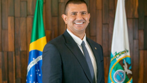 Douglas Ruas é eleito presidente da Alerj e pode assumir governo do RJ