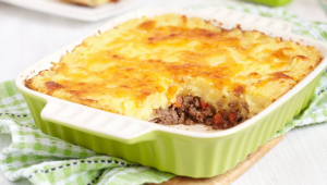 Escondidinho de mandioca: 3 receitas práticas e deliciosas para o jantar