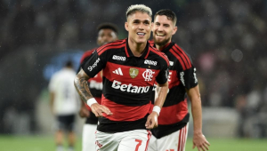 Flamengo bate Remo e retorna ao G-4 do Brasileirão