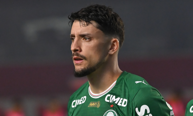 Piquerez, jogador do Palmeiras durante partida contra o S&atilde;o Paulo no est&aacute;dio Morumbi pelo campeonato Brasileiro