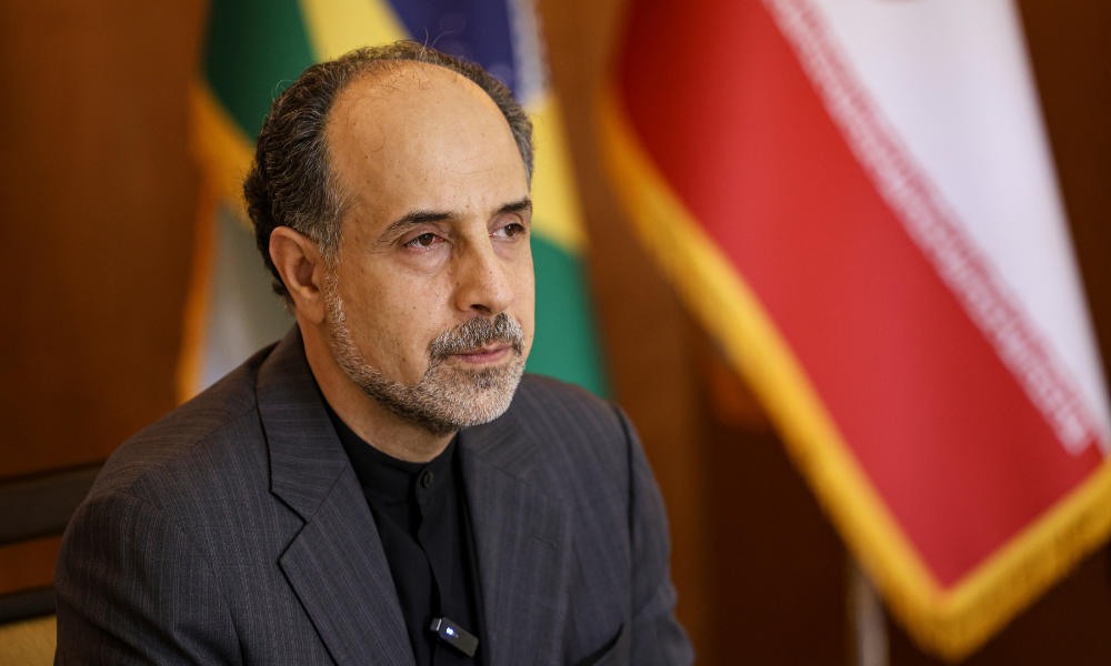 Abdollah Nekounam, embaixador do Irã no Brasil, durante coletiva de imprensa nesta segunda-feira (2)