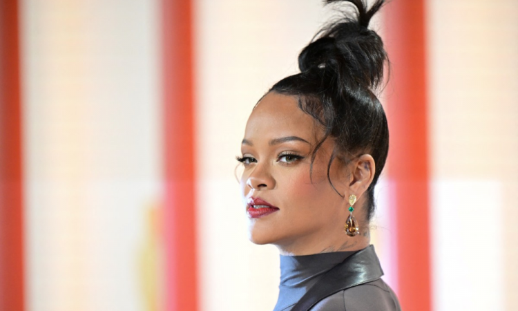 Casa de Rihanna em Beverly Hills é alvo de tiros