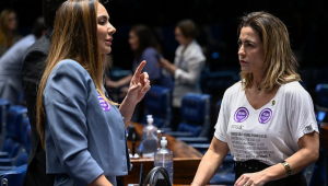 Senado aprova projeto que equipara misoginia ao racismo