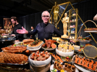 Chef Wolfgang Puck, durante uma pr&eacute;via para a imprensa da comida, bebidas e decora&ccedil;&atilde;o do Governors Ball, a celebra&ccedil;&atilde;o oficial da Academia ap&oacute;s o Oscar