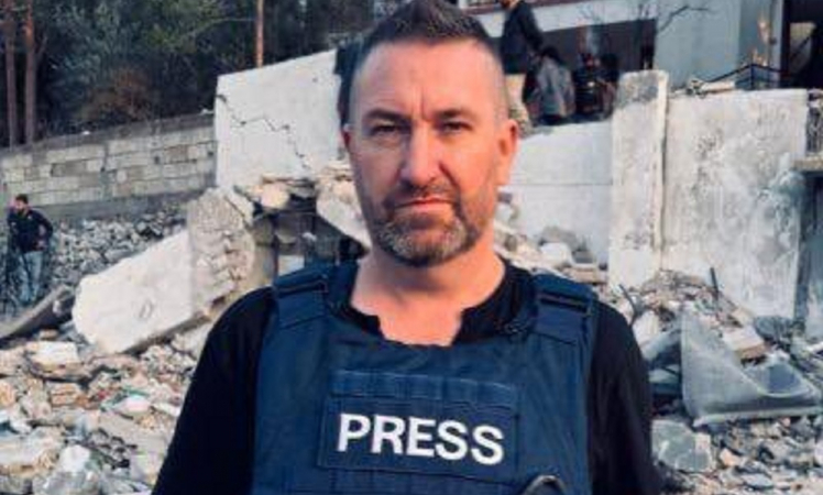 Réporter quase atingido por míssel no Líbano