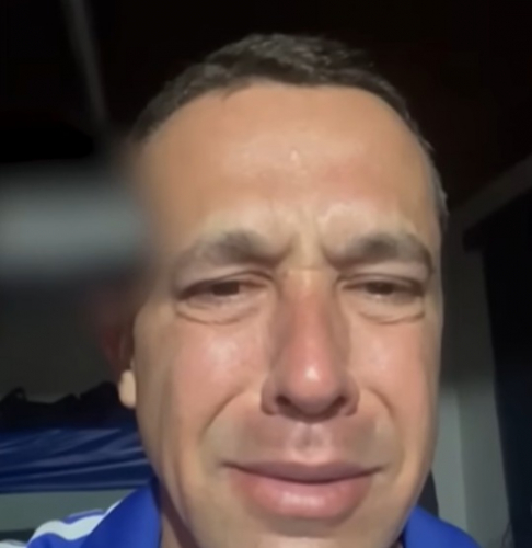 Vídeo do tenente-coronel com uma arma apontada para a cabeça