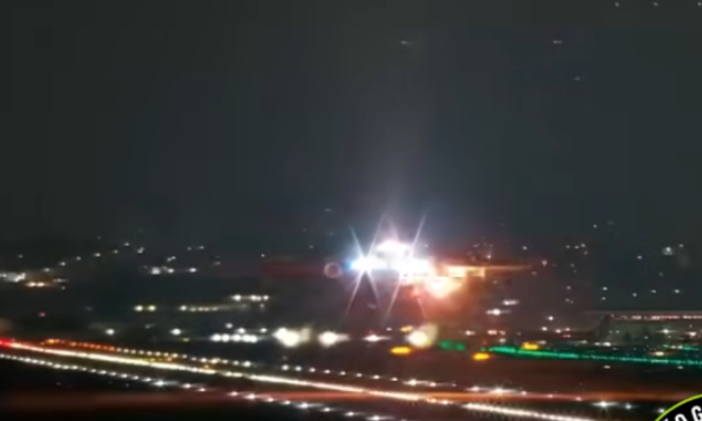 MOTOR DO A330 DELTA EXPLODE DURANTE DECOLAGEM E ELE POUSA EM MAYDAY COM DESTROÇOS NA PISTA Aviação Guarulhos JPD