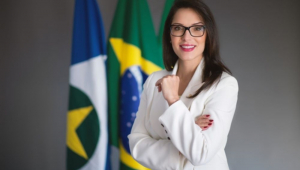 Janaína Riva rompe com o PT e puxa o MDB de MT para o campo de Flávio Bolsonaro