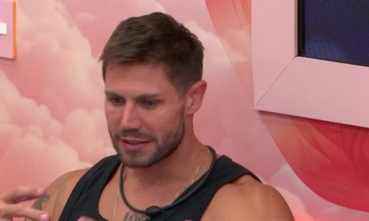 BBB 26: Volta de Breno desestabiliza Jonas e faz ‘brother’ entrar em crise