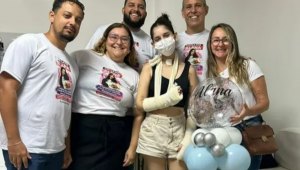 jovem esfaqueada mais de 30 vezes