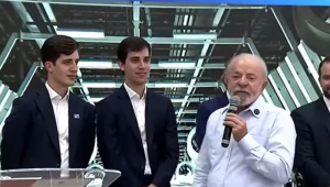 ‘China não deve ter esse problema’, diz Lula sobre cuidados e gastos com cachorros