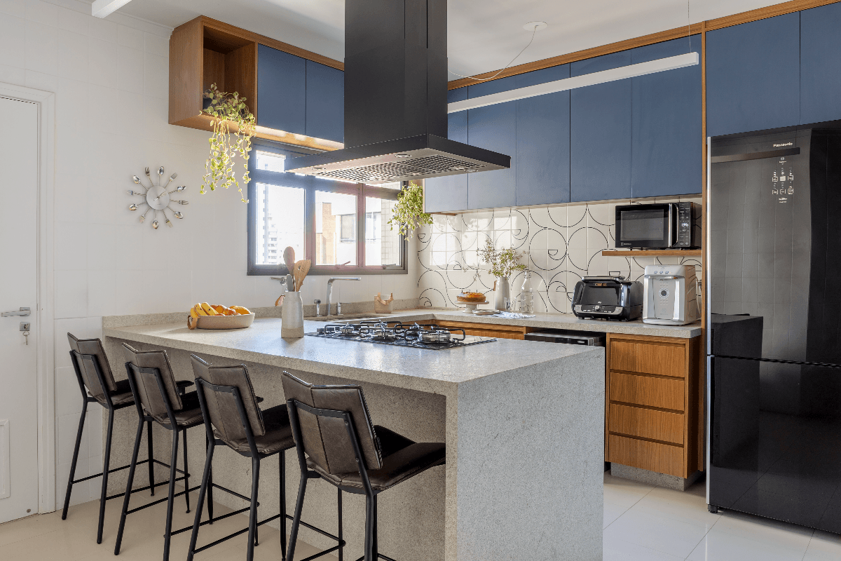 Entender as diferenças entre marcenaria e planejados ajuda a criar ambientes mais funcionais 