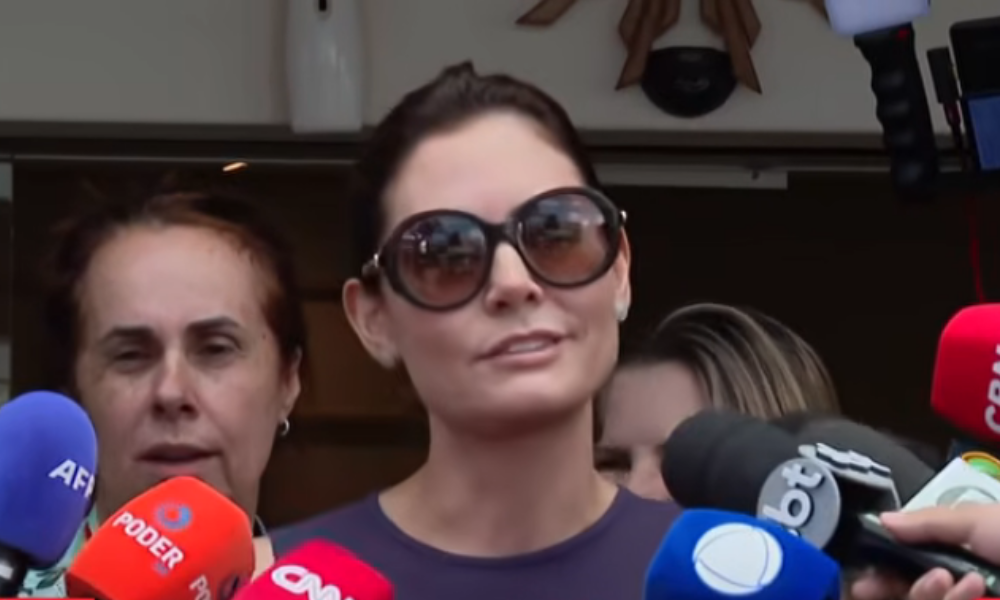 Michelle Bolsonaro em coletiva