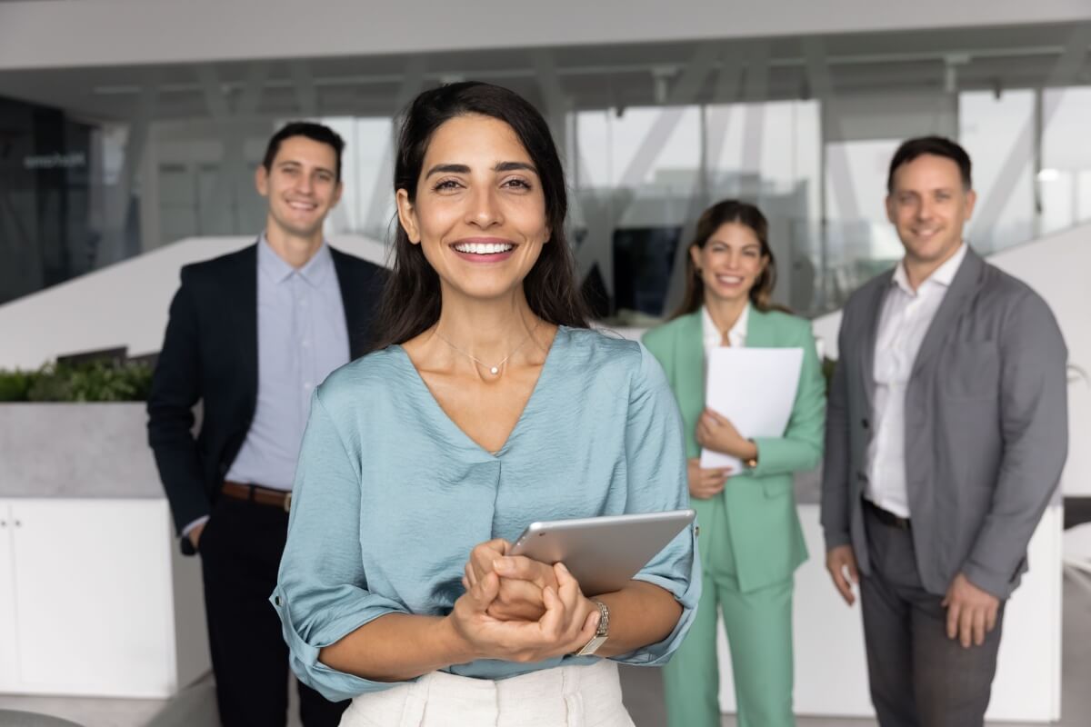 Mulheres em cargos de liderança ainda enfrentam interpretações diferentes sobre autoridade e emoção 