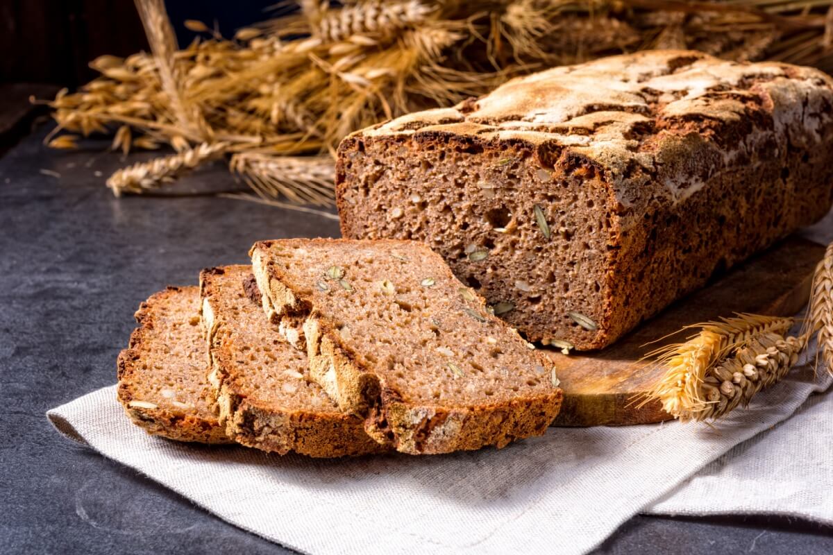 Pão integral com mel e sementes 