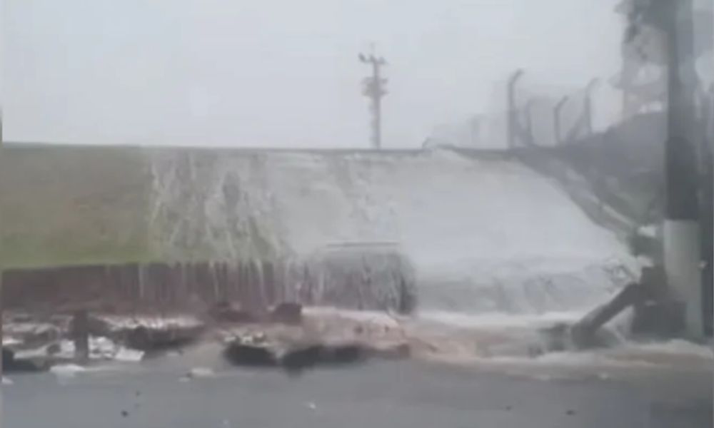 Parte do muro do Aeroporto de Congonhas desaba