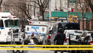 Polícia de Nova York investiga explosivo lançado durante protesto