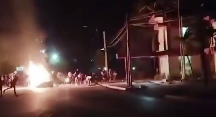 Manifestantes invadem prédio do Partido Comunista de Cuba