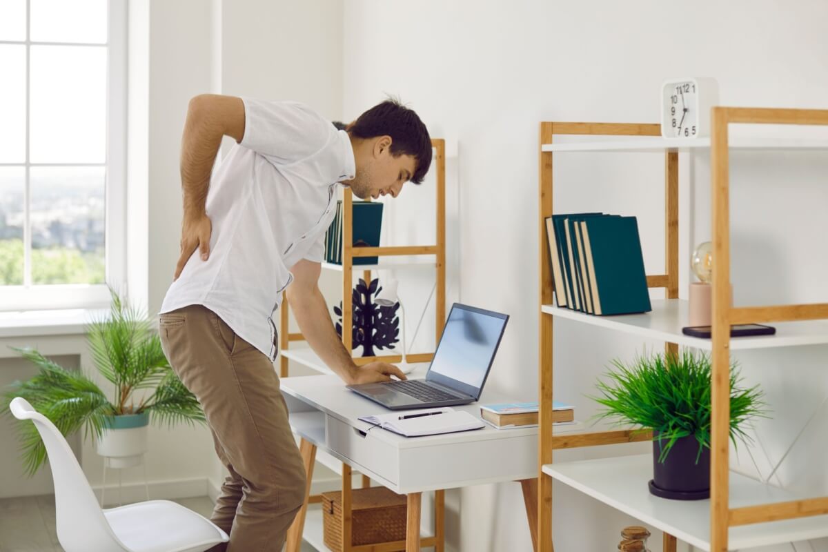 A ausência de movimento regular pode levar à perda de massa muscular, redução da flexibilidade e maior incidência de dores articulares ou musculares 