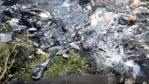 Avião de pequeno porte cai e deixa dois mortos no Rio